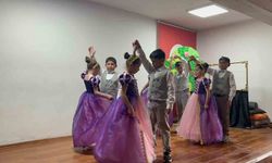 Kars’ta miniklerden büyük performans: Köy ilkokulu öğrencileri sahnede göz doldurdu