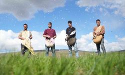 Muş’ta çiftçiler tarlaya indi: Gübreler imece usulü ile serpildi