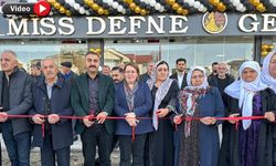 Yüksekova’da Miss Defne Gelinlik Hizmete Açıldı
