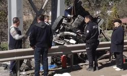 Halk otobüsü üst geçide çarptı: 4 can kaybı, 13 yaralı