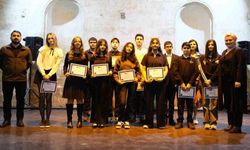 Minik ve genç piyanistler sahnede göz doldurdu