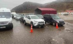 Çukurca Üzümlü Sınır Kapısı’nda sistem arızası