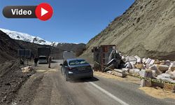 Hakkâri-Van Karayolunda Tır Devrildi: 1 Yaralı