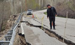 Hakkari-Yüksekova kara yolunda çökme meydana geldi
