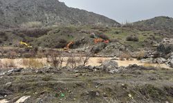 Hakkâri-Van karayolunda heyelan sonrası alternatif yol çalışmaları sürüyor