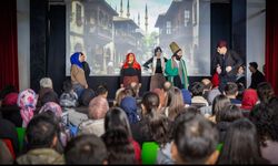 Hakkari’de öğrencilerden tiyatro gösterisi