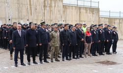 Yüksekova'da polis haftasında çelenk sunma töreni