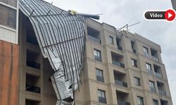 Şemdinli’de Fırtına Çatı Uçurdu: Ev Hasar Gördü, Cadde Trafiğe Kapatıldı