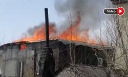 Yüksekova'da korkutan ev yangını