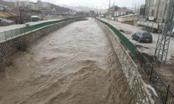 Yüksekova Belediyesi’nden Büyük Çay Deresi için uyarı