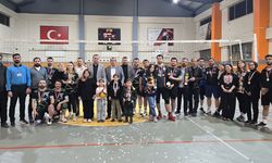 Öğretmenler arası voleybol turnuvasının kazananı belli oldu