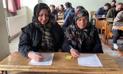 Yüksekovalı çiftçiler bu kez sıralarda ter döktü