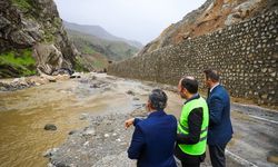 Kaymakam Akpınar Şemdinli’deki Dere Taşkınını Yerinde İnceledi