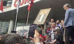 Özgür Özel, CHP Genel Merkezi'nden ayrıldı: Geri gelmek üzere çıkıyorum