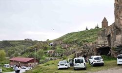Ahlat’ın tarihi ve doğal güzelliklere bayram ilgisi