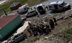 Hakkâri’de Otomobil Şarampole Yuvarlandı: 4 Yaralı