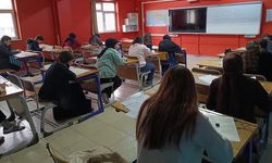 Yüksekova’da “Umre Ödüllü Gençlik Bilgi Yarışması”nda Dereceye Giren Öğrenciler Açıklandı