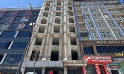Yüksekova’nın Köklü Otellerinden Zafer Oteli Yıkılıyor