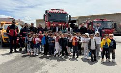 Yüksekova’da Minik Öğrenciler İtfaiyecilik Mesleği ile tanıştı