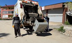 Yüksekova’da belediye temizlik ekipleri bayramda da görev başında