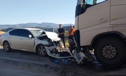 Otomobil ile tır kafa kafaya çarpıştı: Anne ve kızı öldü, baba ağır yaralandı
