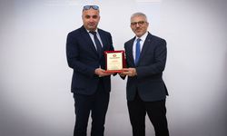 Hakkârili Yamaç Paraşütü Eğitmen Pilot’u Hasan Tur’a THK’dan Başarı Ödülü