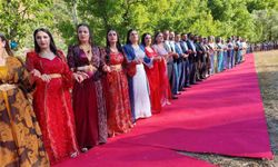 Şırnak’ta en uzun halay kuyruğu