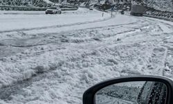 Tendürek Geçidi’nde dolu yağışı kışı aratmadı