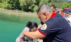 Adana’da köprüden düşen kadın itfaiye ekiplerince kurtarıldı