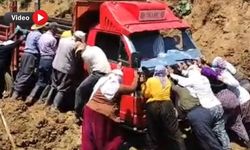Çamura Saplanan Kamyoneti Berivanlar Kurtardı