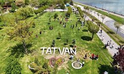 Tatvanlı öğrencilerden Van Gölü sahilinde çevre temizliği