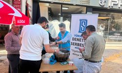 Yüksekova’da vatandaşlara aşure ikram edildi