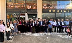 Yüksekova’da Aysel Kuaför ve Güzellik Merkezi Hizmete Açıldı
