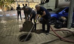 Yüksekova’da İpekyolu Kaldırımları Tazyikli Suyla Temizlendi