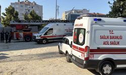Küçükçekmece’de 3 aydır maaş alamayan işçiler inşaatın tepesine çıktılar