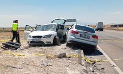İki otomobilin çarpışmasında 2 ölü, 9 yaralı