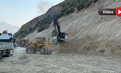 Hakkari–Van–Yüksekova Karayolunun Birçok Noktasında Yol Çalışması Yürütülüyor