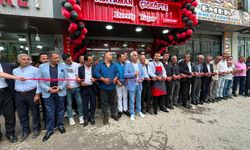 Yüksekova’da Adıyaman Çiğköfte’nin İkinci Şubesi Hizmete Açıldı