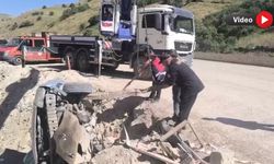 Hakkari-Van Karayolu'nda Otomobil Devrildi: 3 Yaralı