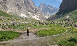 Hakkari' de Cennet Cehennem ziyaretçi akınına uğruyor