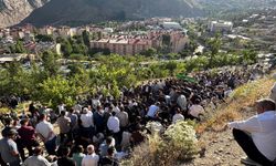 Hakkari'deki trafik kazasında yaşamını yitiren genç son yolculuğuna uğurlandı
