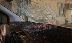 Hakkari-Van karayolunda kaya kabusu: Ön cam parçalandı, 2 kişi yaralandı