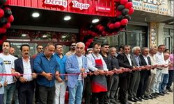 Yüksekova’da Adıyaman Çiğköfte’nin İkinci Şubesi Hizmete Açıldı