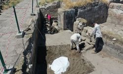 Ani Örenyeri’nde 900 yıllık erzak deposu gün yüzüne çıkarıldı