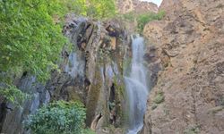 Hakkari’deki Ava Ore Şelalesi mest ediyor