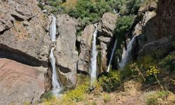 Hakkari’de Marînüs Şelalesi büyülüyor