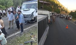 Hakkari’de Midibüs ile Kamyonet Kafa Kafaya Çarpıştı: 1’i Ağır 5 Yaralı