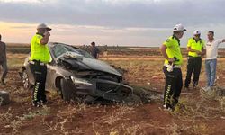Şanlıurfa’da devrilen otomobil hurdaya döndü: 9 yaralı