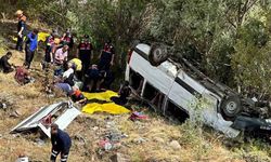 Yolcu minibüsü şarampole uçtu: 4 ölü, 10 yaralı