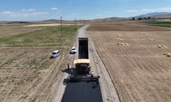 Ağrı’da, köylerde yol ve altyapı çalışmaları sürüyor